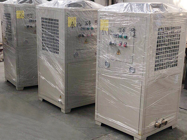 油冷機搬運過程中注意的問題 油冷機搬運過程中注意的問題